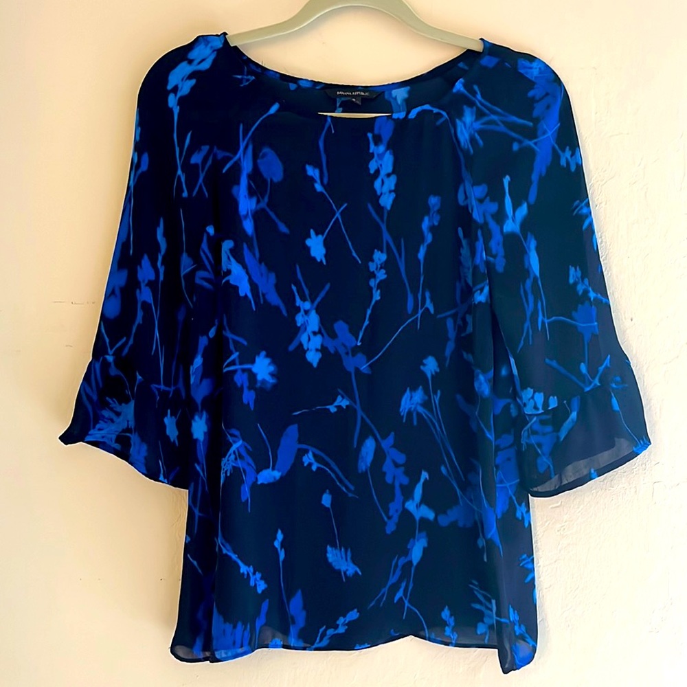 Banana Republic light weights blouse